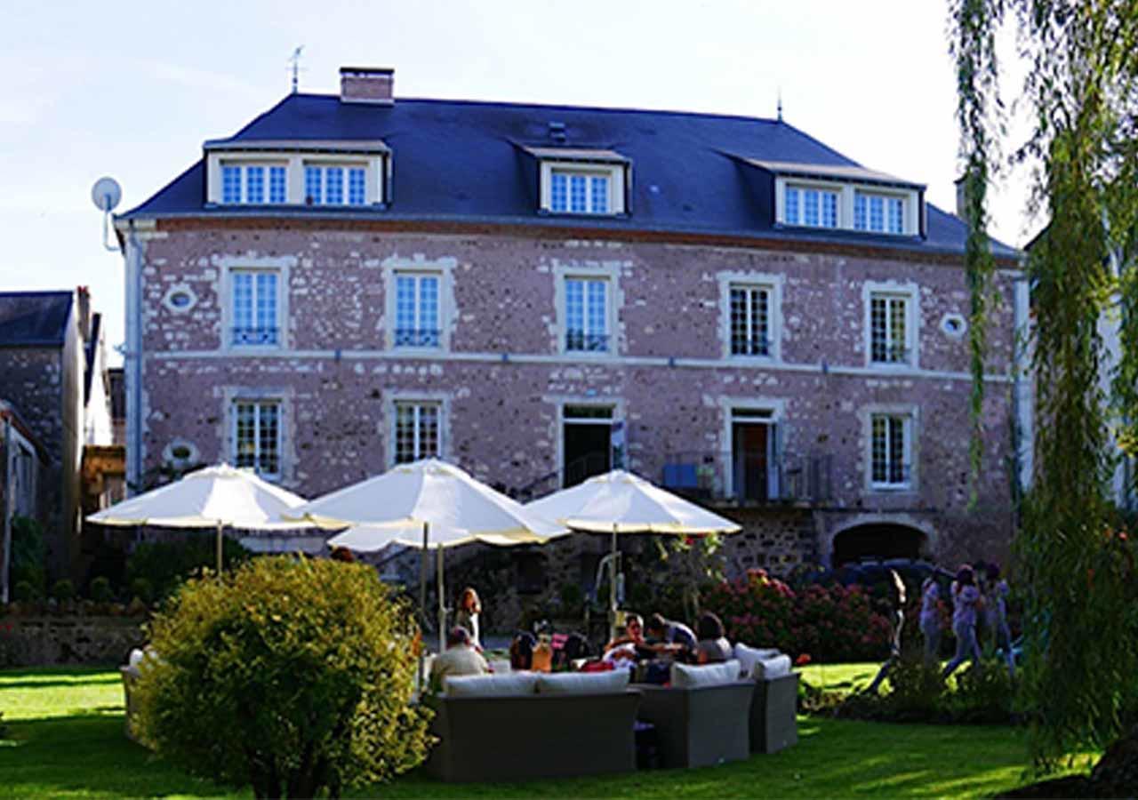 Logis - Auberge De L'Abbaye Thiron-Gardais エクステリア 写真