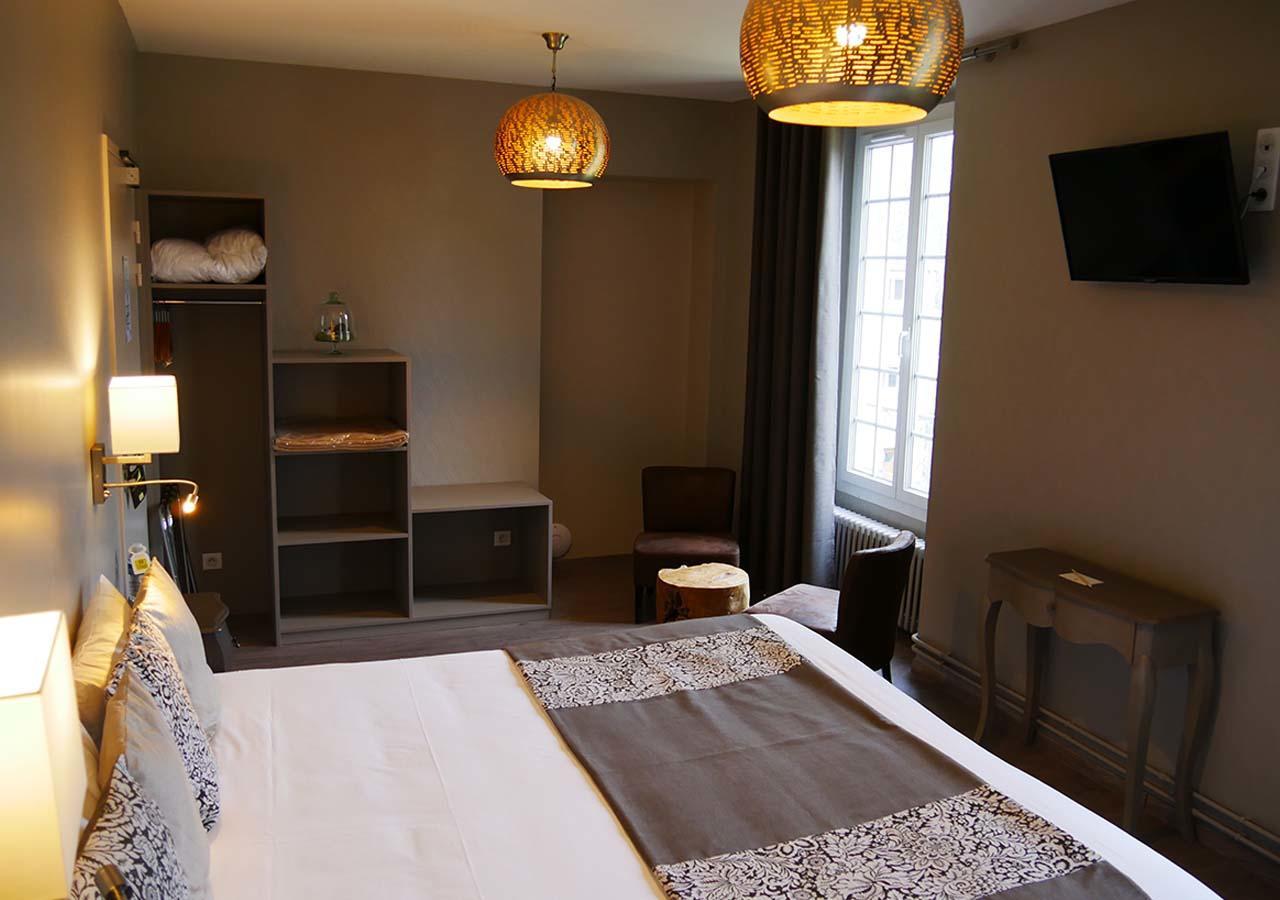 Logis - Auberge De L'Abbaye Thiron-Gardais エクステリア 写真