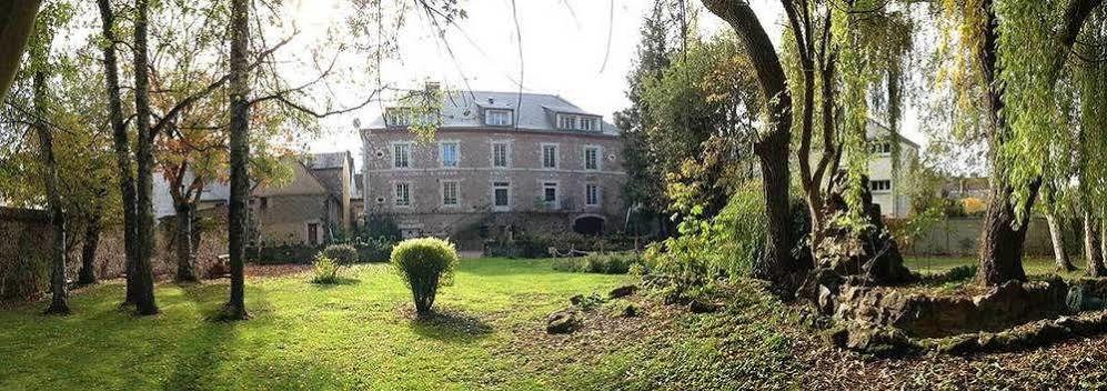 Logis - Auberge De L'Abbaye Thiron-Gardais エクステリア 写真