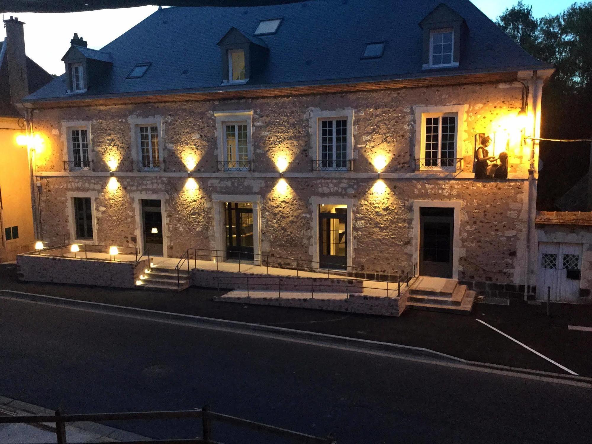 Logis - Auberge De L'Abbaye Thiron-Gardais エクステリア 写真